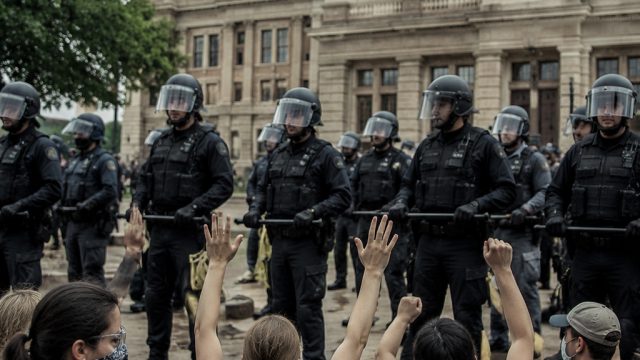 Severe Sentences Handed Down in Texas Protest Cases Amid National Debate | cara membuat dompet kulit