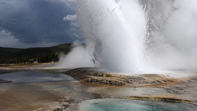 Yellowstone's Hydrothermal Activity: Recent Explosion Highlights Volcanic Risks | akun domino168, de