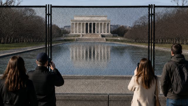 Fencing Around Lincoln Memorial Reflecting Pool Sparks Online Debate | mpo888 slot xyz, bet sensatio